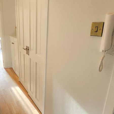 Royal Mile - Bright 2 Bedroom Apartment Edinburg Exteriör bild