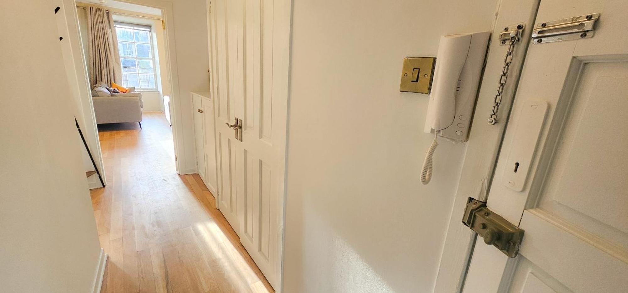 Royal Mile - Bright 2 Bedroom Apartment Edinburg Exteriör bild