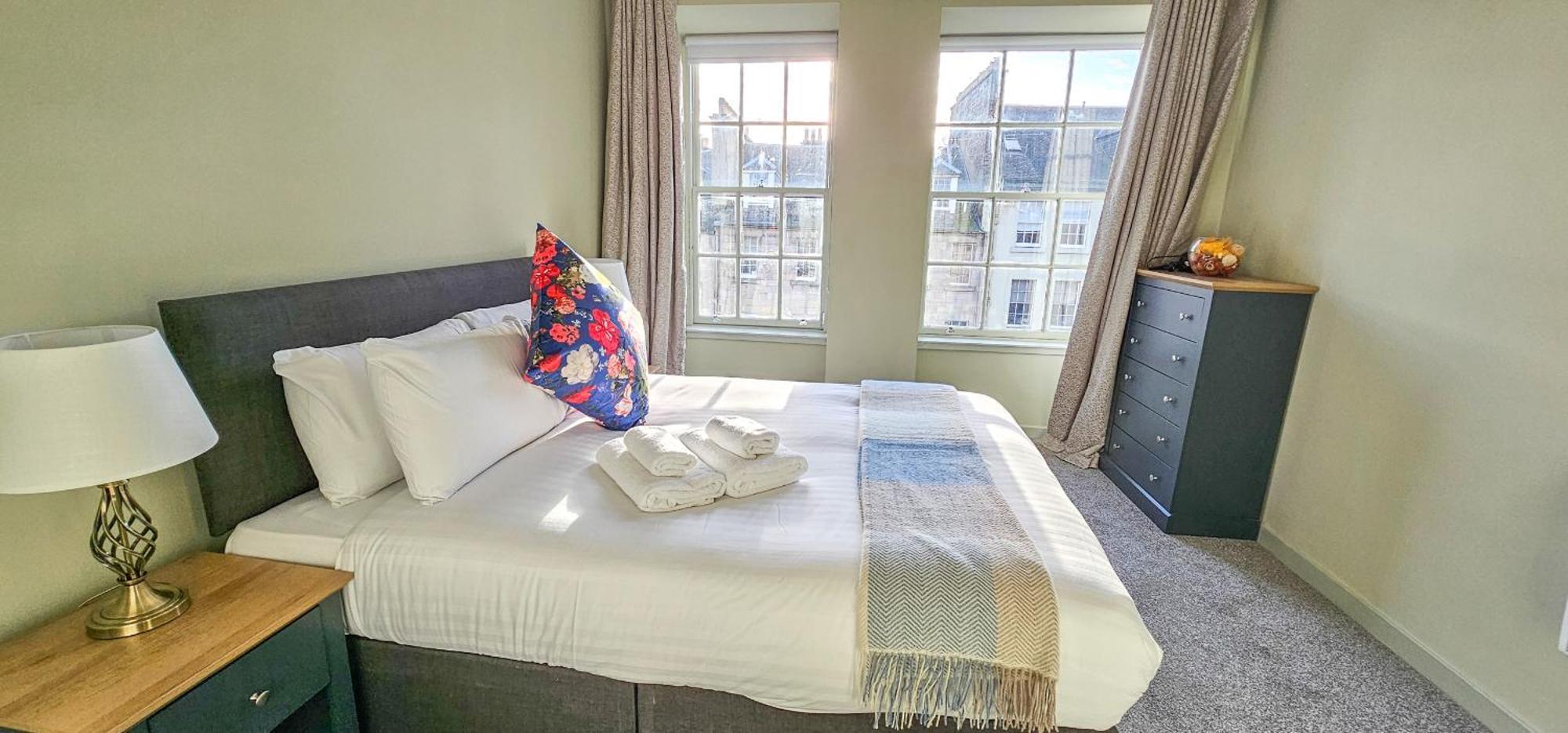 Royal Mile - Bright 2 Bedroom Apartment Edinburg Exteriör bild