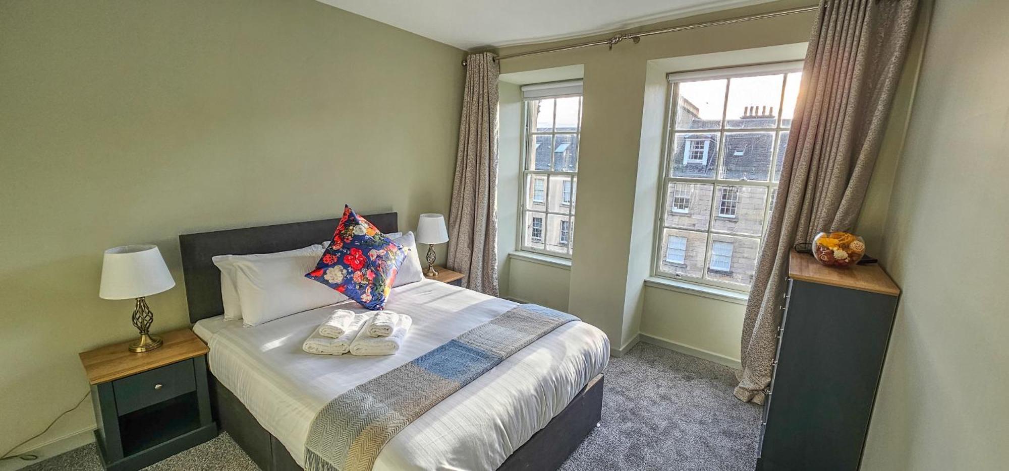 Royal Mile - Bright 2 Bedroom Apartment Edinburg Exteriör bild
